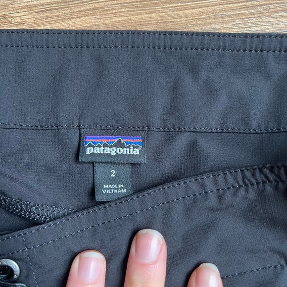 Patagonia women’s board shorts - Picture 6 of 7